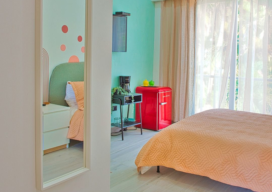 [background image] image of the Suite Summer.