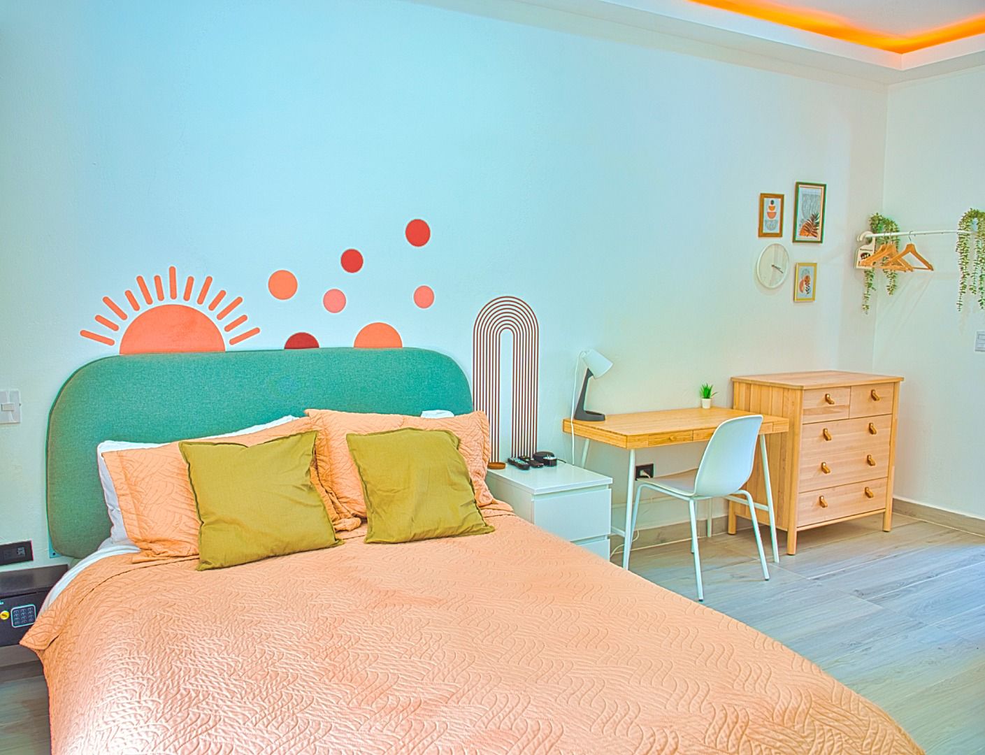 [background image] image of the Suite Summer.