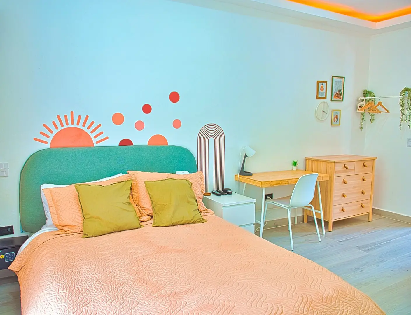 [background image] image of the Suite Summer.