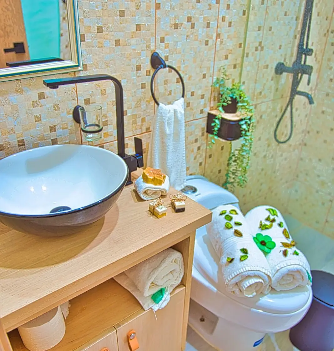 [background image] image of the Suite Summer.