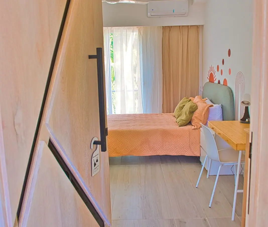 [background image] image of the Suite Summer.